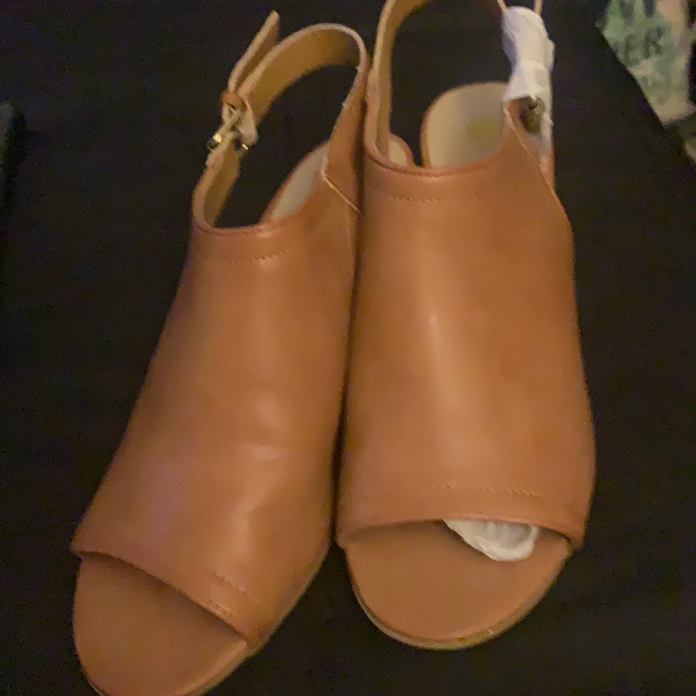 Leather sandals with heel block heel